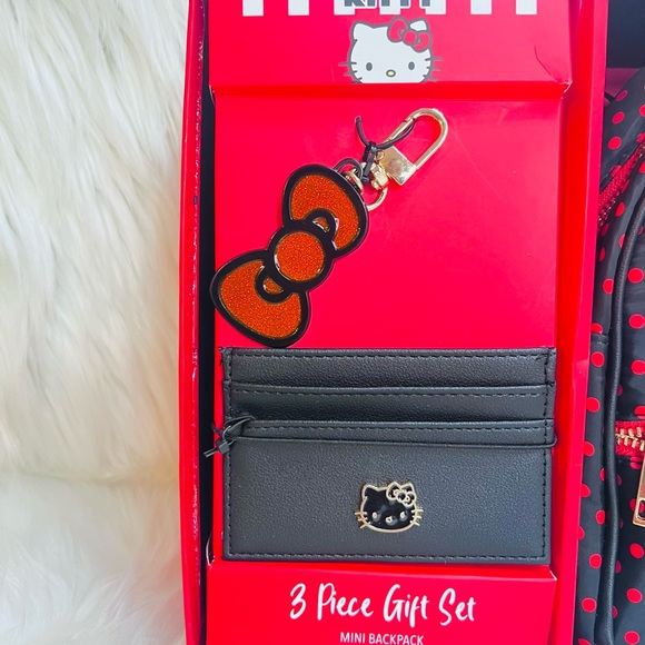 Hello Kitty Backpack Set - Picture 2 of 3